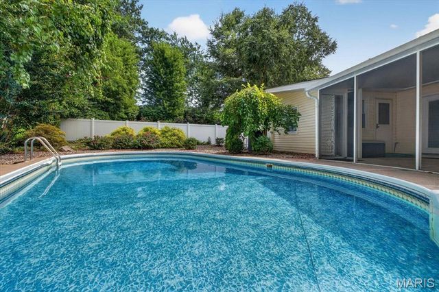 1639 Red Gate Lane, St Louis, MO 63146