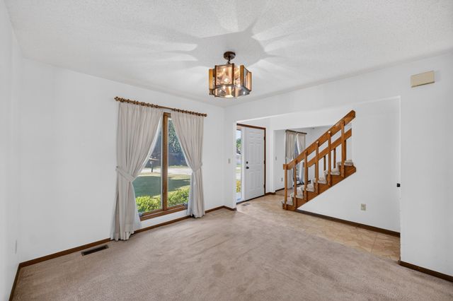 3601 Melanie Drive, Urbandale, IA 50322