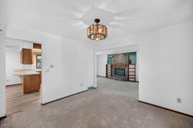 3601 Melanie Drive, Urbandale, IA 50322
