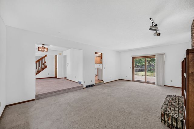 3601 Melanie Drive, Urbandale, IA 50322