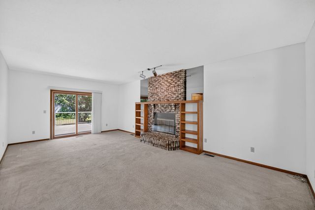 3601 Melanie Drive, Urbandale, IA 50322