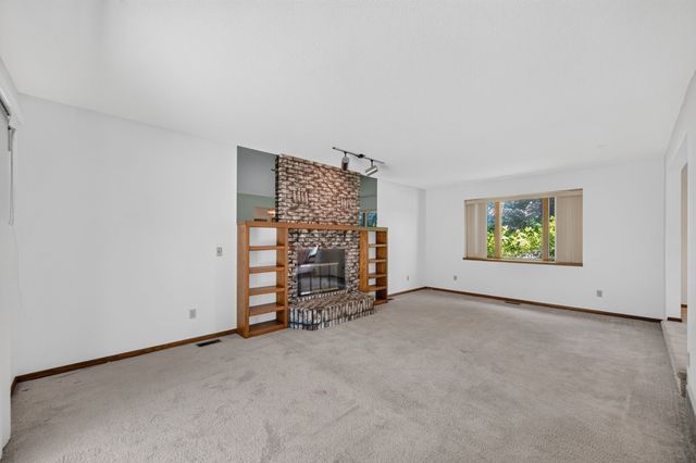 3601 Melanie Drive, Urbandale, IA 50322
