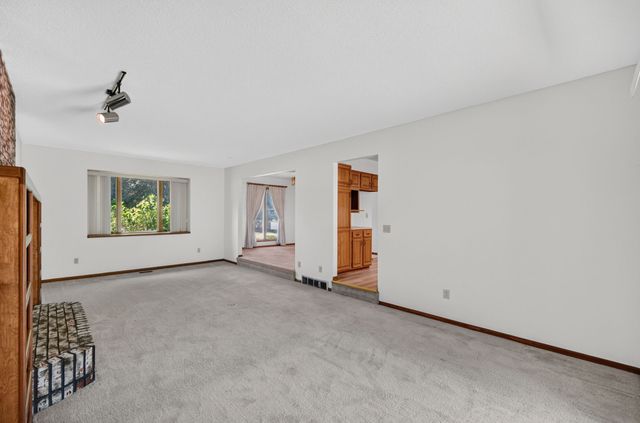 3601 Melanie Drive, Urbandale, IA 50322