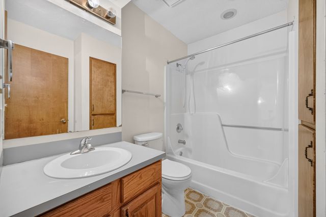 3601 Melanie Drive, Urbandale, IA 50322