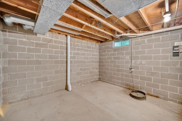 3601 Melanie Drive, Urbandale, IA 50322