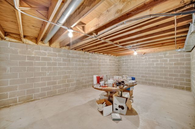 3601 Melanie Drive, Urbandale, IA 50322