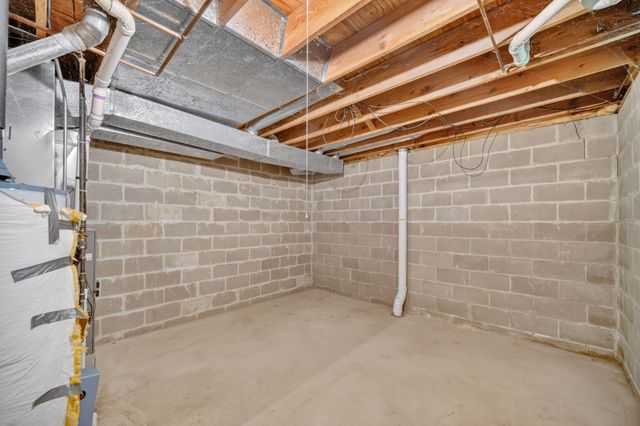3601 Melanie Drive, Urbandale, IA 50322