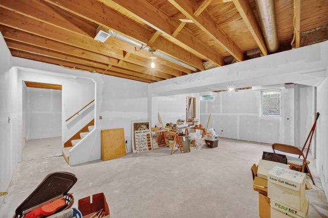 3601 Melanie Drive, Urbandale, IA 50322