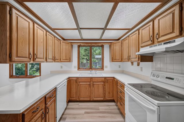 3601 Melanie Drive, Urbandale, IA 50322