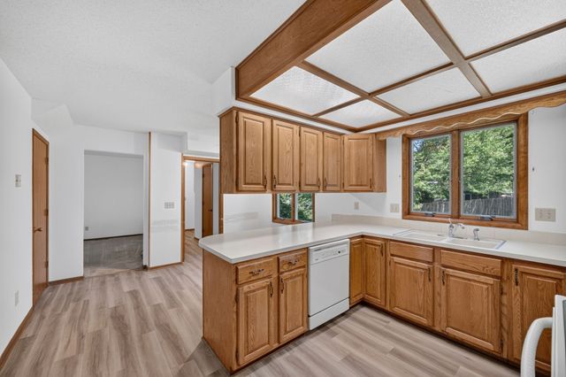 3601 Melanie Drive, Urbandale, IA 50322