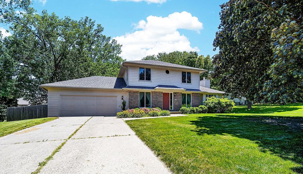 3601 Melanie Drive, Urbandale, IA 50322