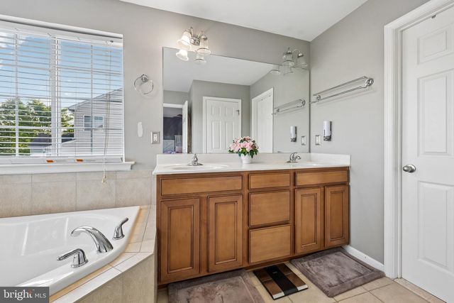 5554 BARNES LN, Woodbridge, VA 22193