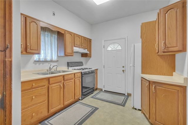 2014 Mclean St, Aliquippa, PA 15001