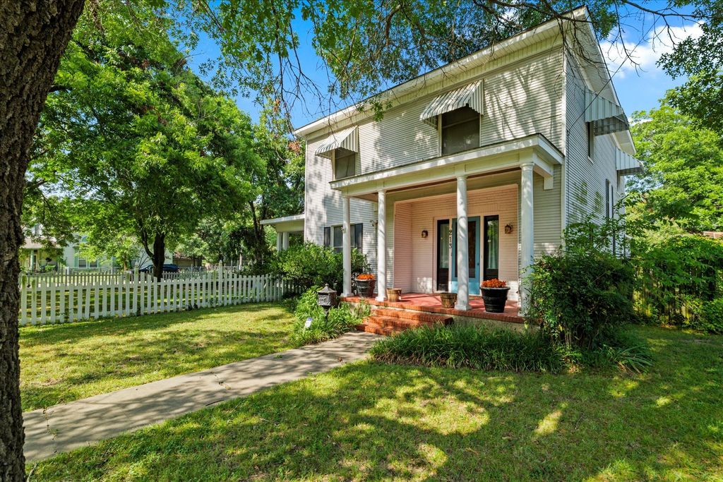 213 S Clements Street, Gainesville, TX 76240