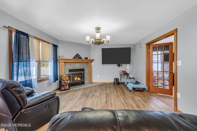8 West Avenue, Old Bridge, NJ 08857