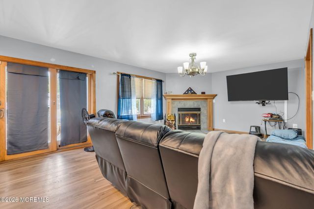 8 West Avenue, Old Bridge, NJ 08857