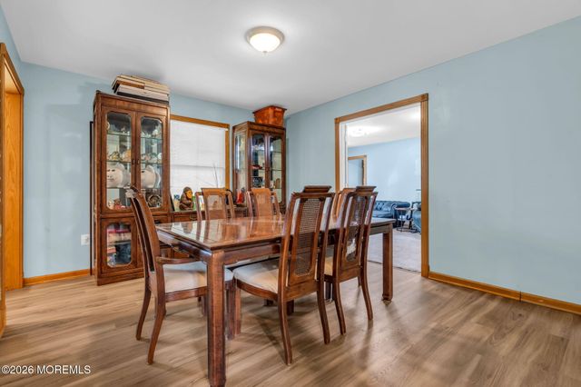 8 West Avenue, Old Bridge, NJ 08857