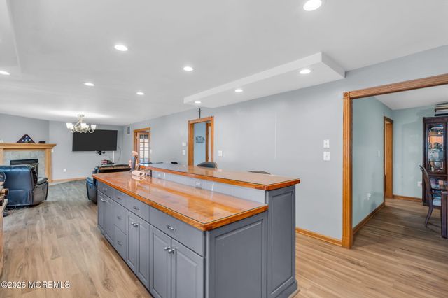8 West Avenue, Old Bridge, NJ 08857