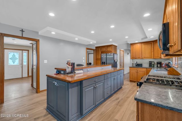 8 West Avenue, Old Bridge, NJ 08857