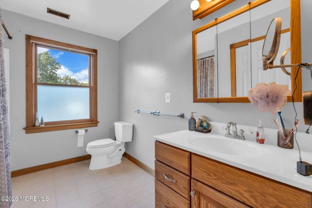 8 West Avenue, Old Bridge, NJ 08857