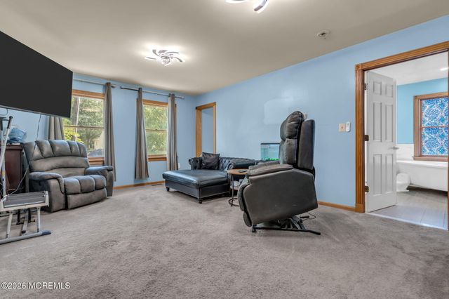 8 West Avenue, Old Bridge, NJ 08857