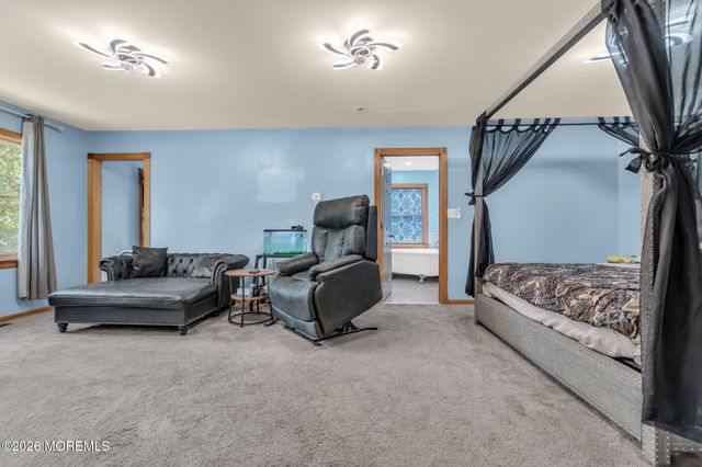 8 West Avenue, Old Bridge, NJ 08857