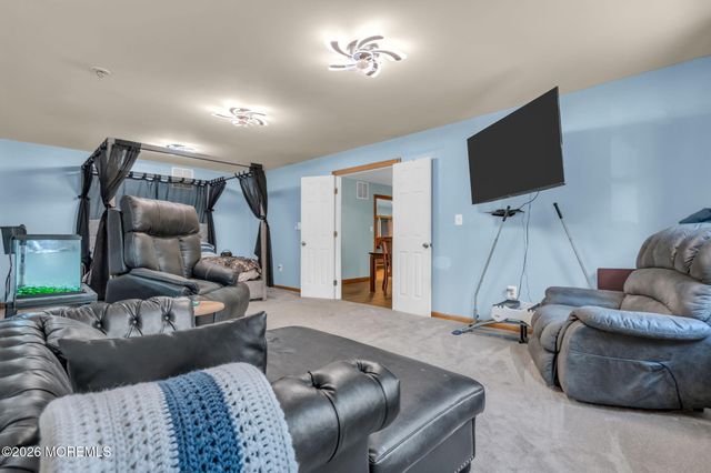 8 West Avenue, Old Bridge, NJ 08857