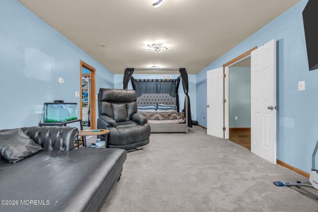 8 West Avenue, Old Bridge, NJ 08857