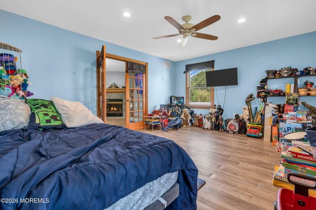 8 West Avenue, Old Bridge, NJ 08857