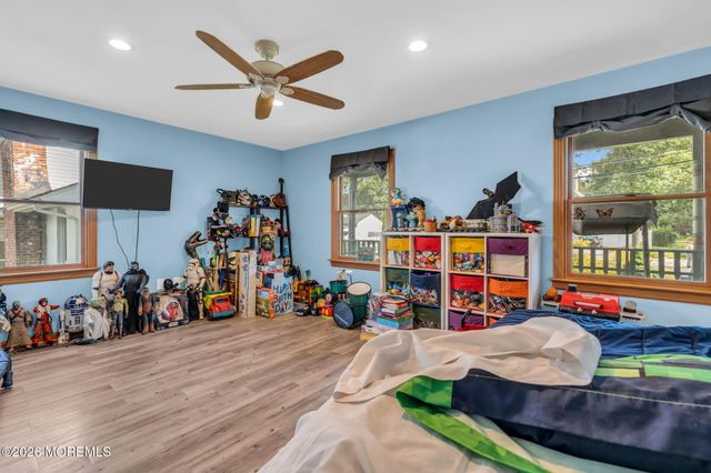 8 West Avenue, Old Bridge, NJ 08857