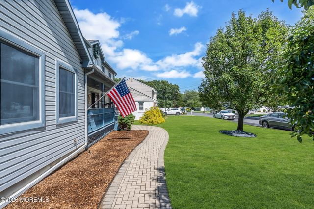 8 West Avenue, Old Bridge, NJ 08857