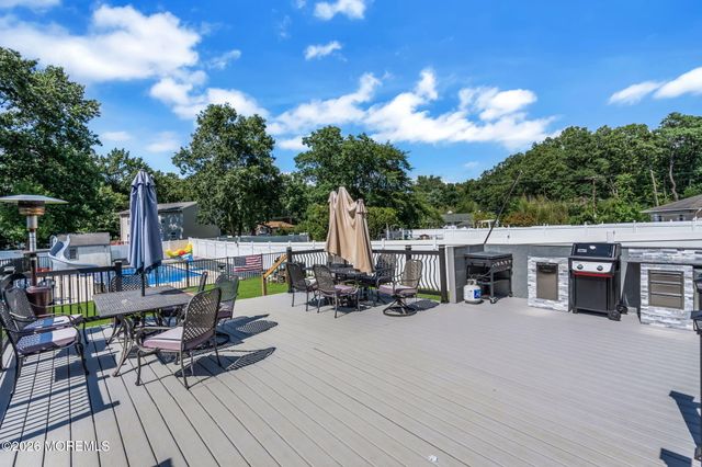 8 West Avenue, Old Bridge, NJ 08857