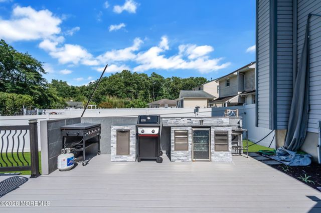 8 West Avenue, Old Bridge, NJ 08857
