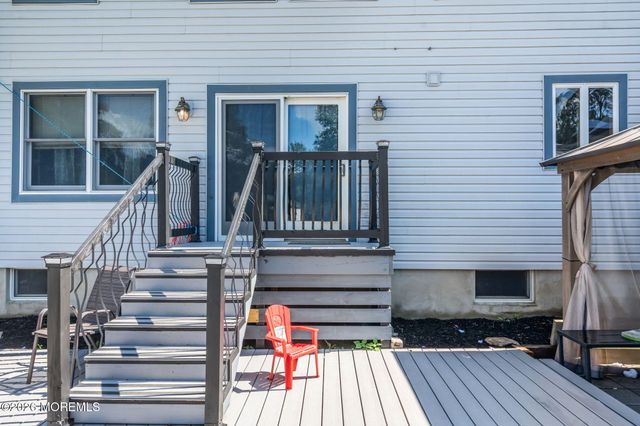 8 West Avenue, Old Bridge, NJ 08857