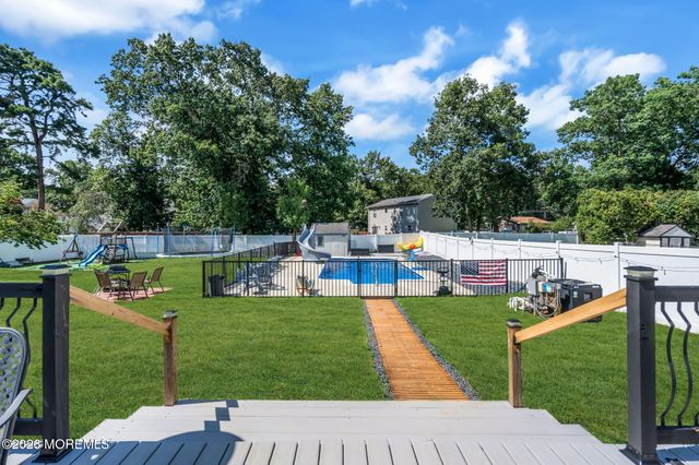 8 West Avenue, Old Bridge, NJ 08857