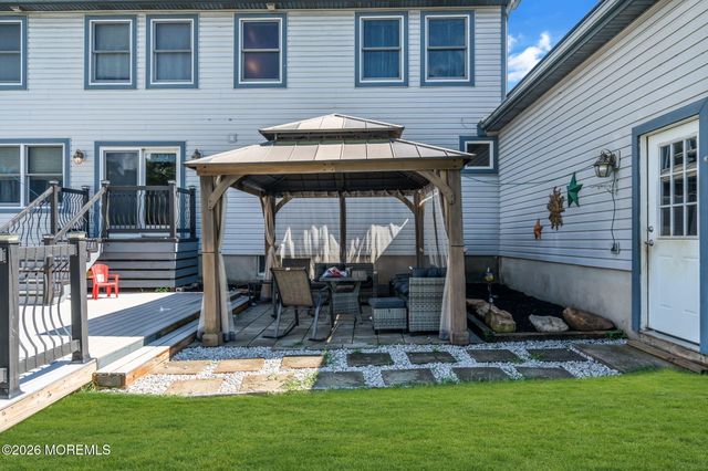 8 West Avenue, Old Bridge, NJ 08857