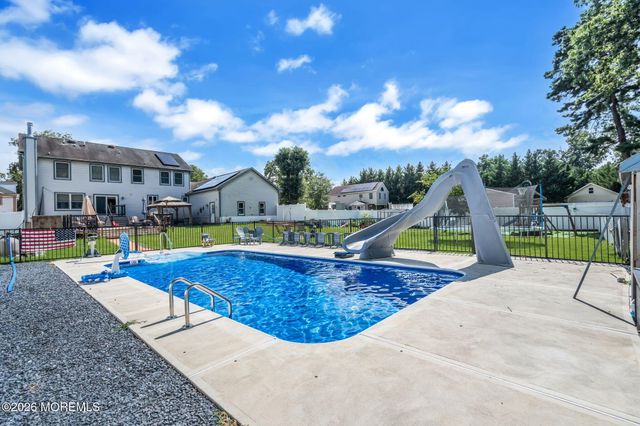 8 West Avenue, Old Bridge, NJ 08857