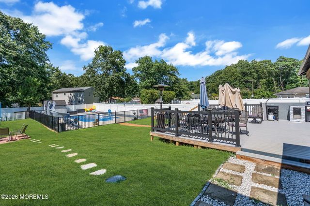 8 West Avenue, Old Bridge, NJ 08857