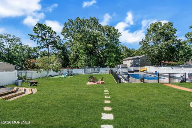 8 West Avenue, Old Bridge, NJ 08857