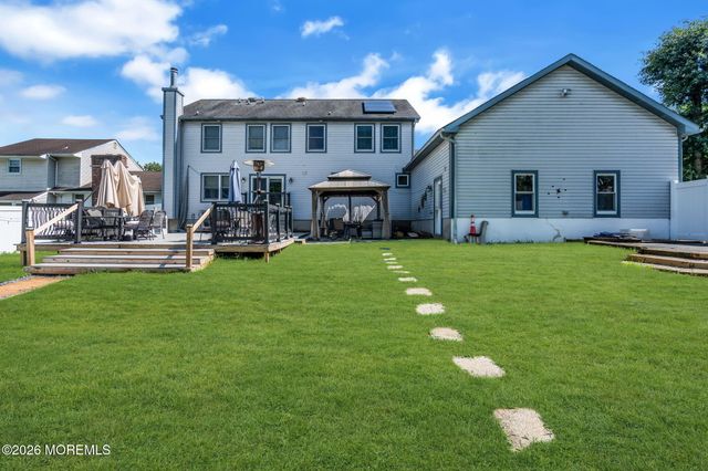 8 West Avenue, Old Bridge, NJ 08857