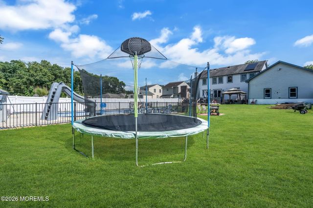 8 West Avenue, Old Bridge, NJ 08857