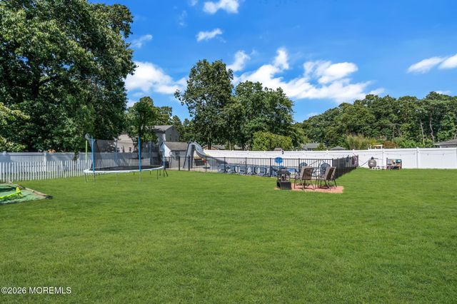 8 West Avenue, Old Bridge, NJ 08857