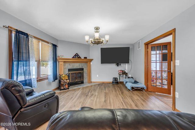 8 West Avenue, Old Bridge, NJ 08857