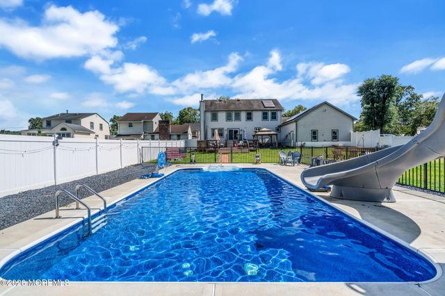 8 West Avenue, Old Bridge, NJ 08857