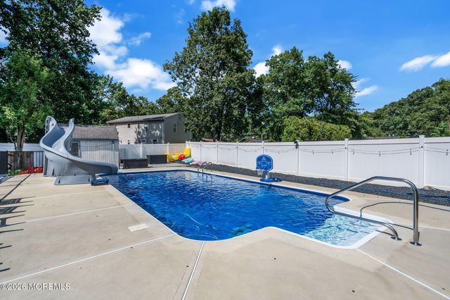 8 West Avenue, Old Bridge, NJ 08857