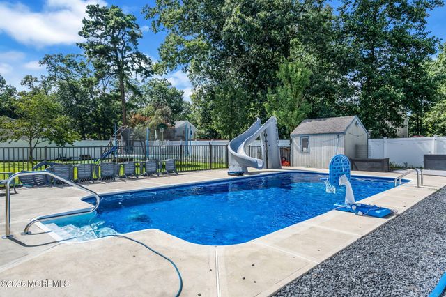 8 West Avenue, Old Bridge, NJ 08857