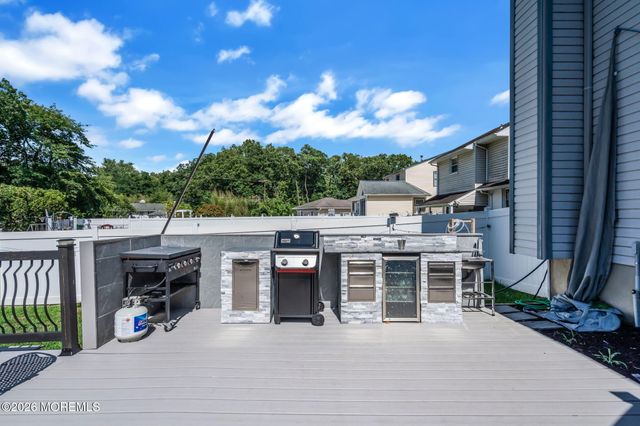 8 West Avenue, Old Bridge, NJ 08857