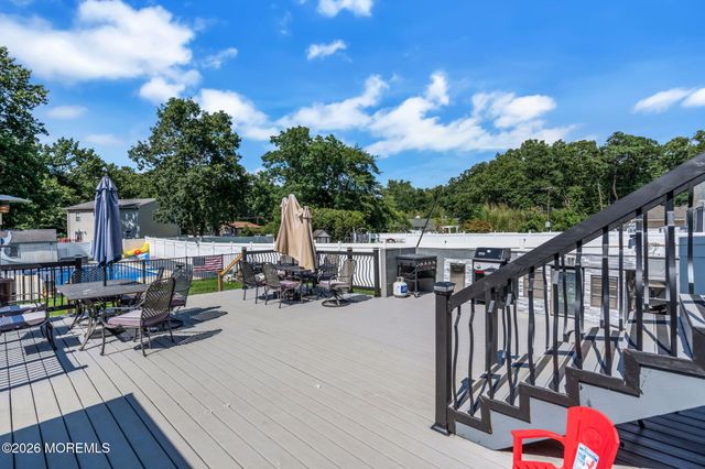 8 West Avenue, Old Bridge, NJ 08857