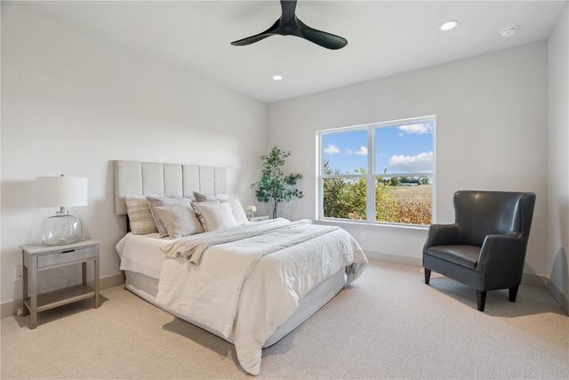 810 Crestview Drive, Solon, IA 52333