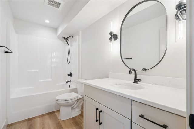 810 Crestview Drive, Solon, IA 52333